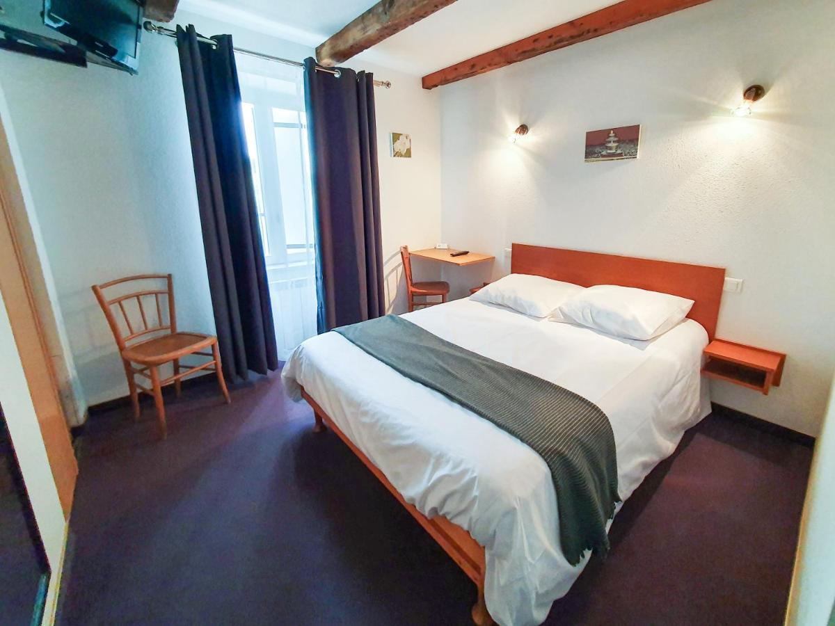 Hotel Les Tilleuls De Pareloup A Salles-Curan Exteriér fotografie